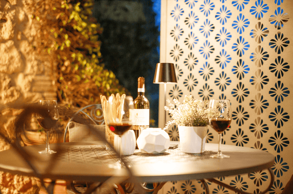 5 expert tips for buying a privacy screen: what really matters