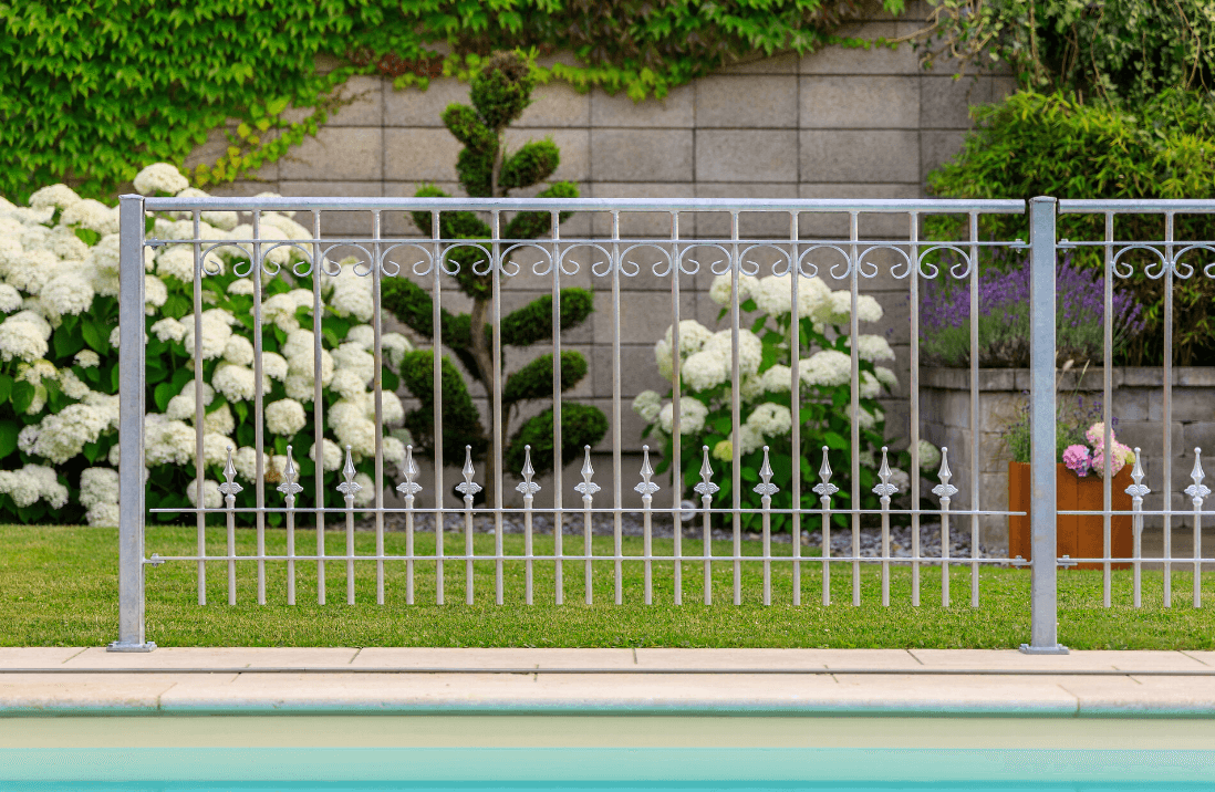 Die richtige Zaunfarbe für Haus und Garten: Tipps zur Farbwahl