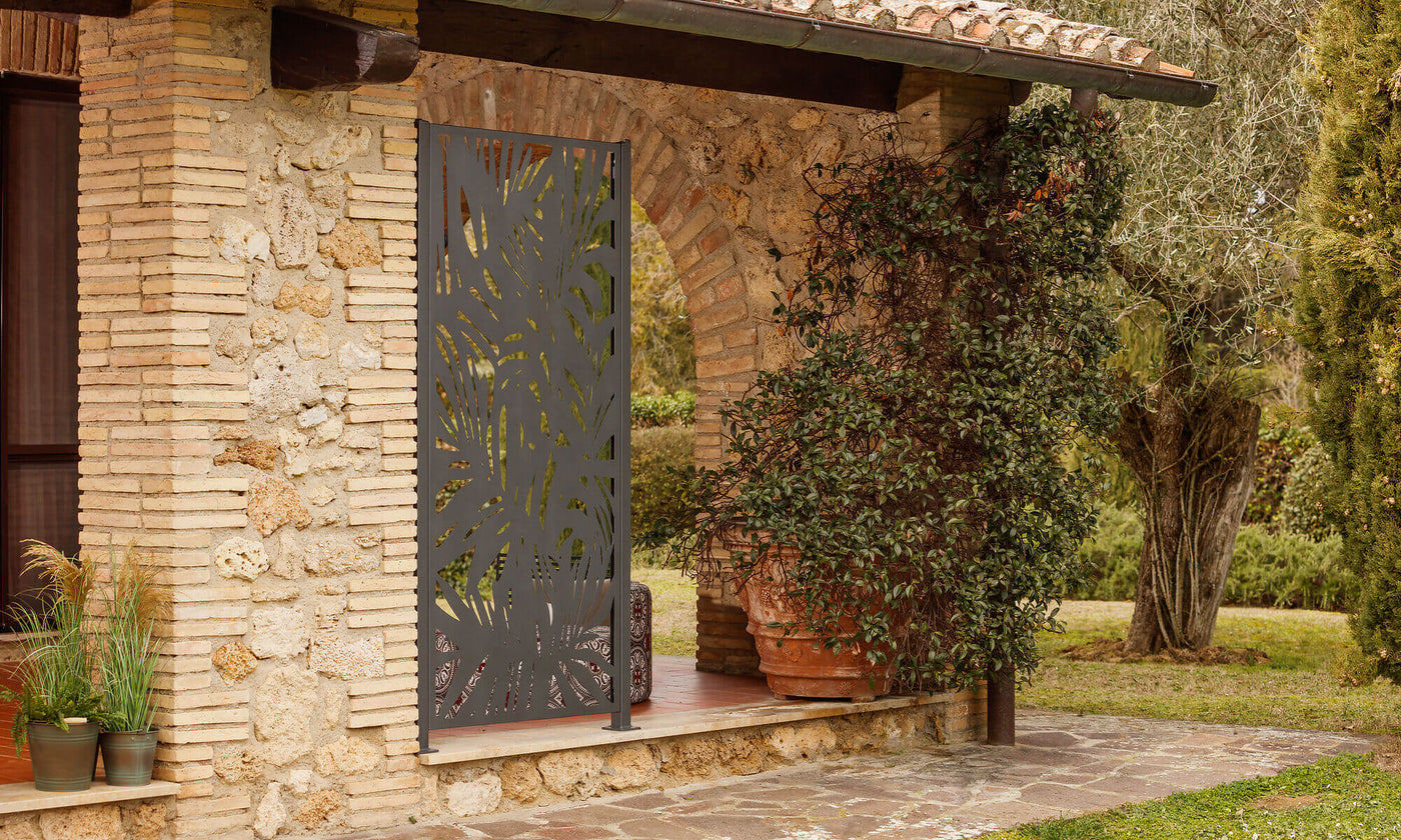 Privacy screen materials compared – wood, WPC, metal or Corten steel?