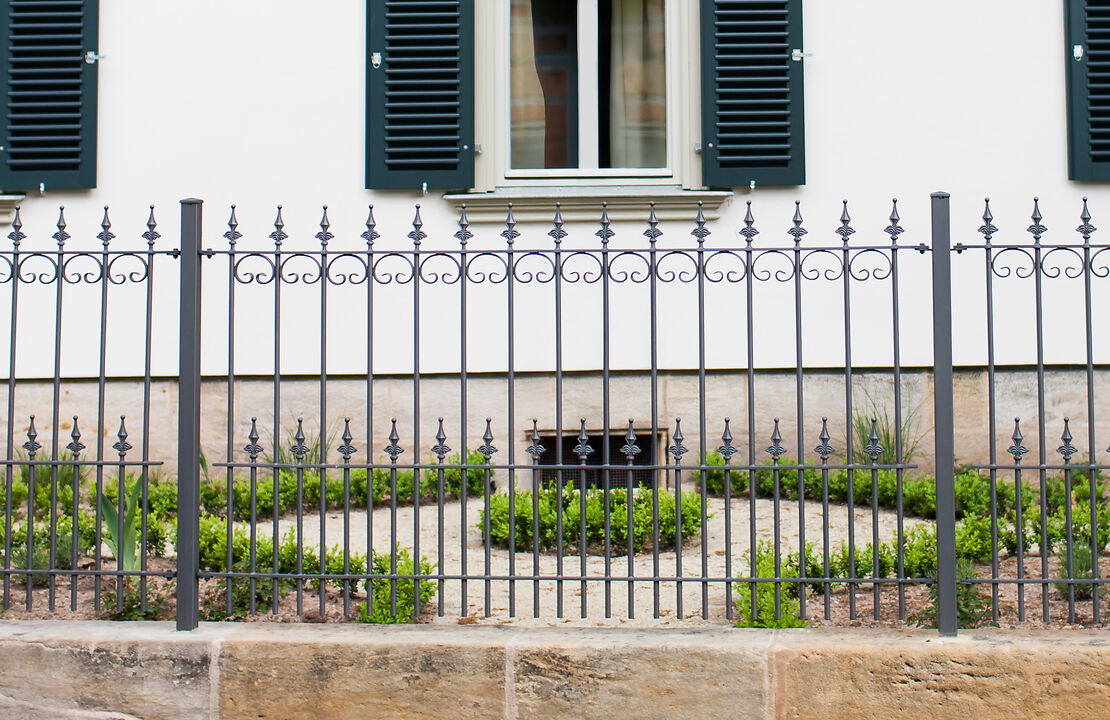 High-quality metal fence compared to double wire fence – which solution is really worth it?