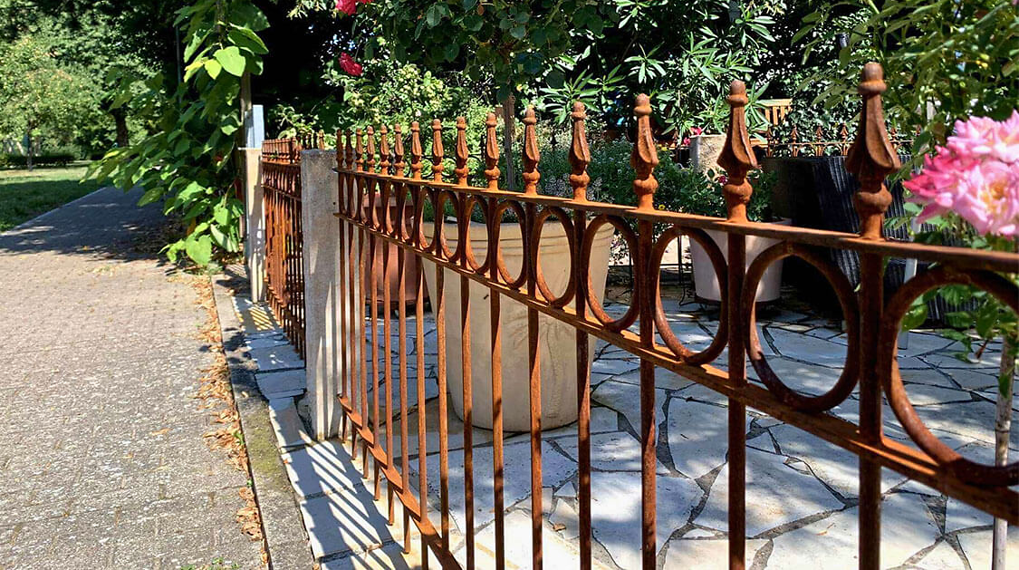 Weathered steel – the natural protective coating for fences and railings