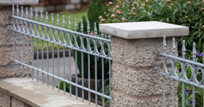 Modern or romantic? Which fence suits your house?