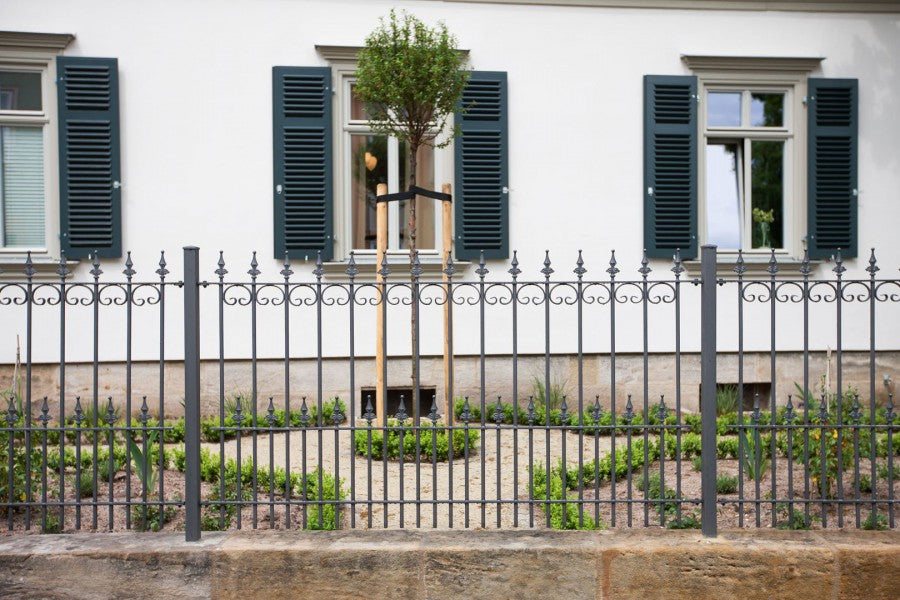 Zaun Lucca vor Villa Victoria | pulverbeschichtet anthrazit