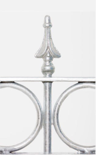 Zaun Belluno Nahaufnahme Spitze Pinie in Feuerverzinkt