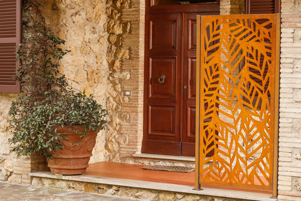 Sichtschutz Livenza montiert | Cortenstahl