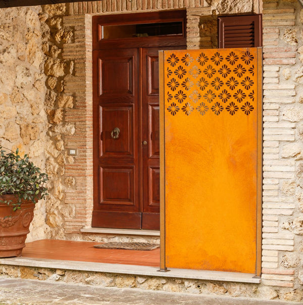 Sichtschutz Romna montiert | Cortenstahl