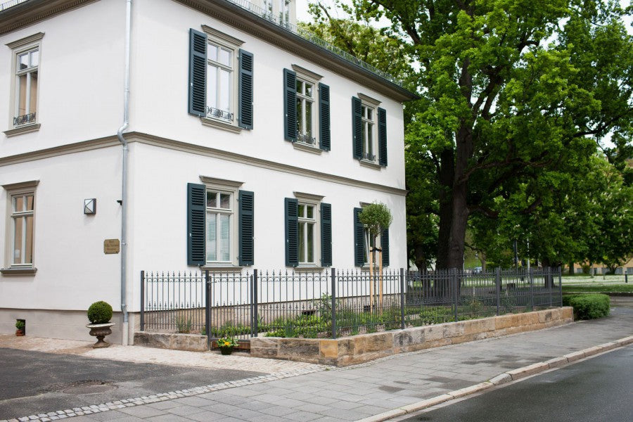 Zaun Lucca vor Villa Victoria | Pulverbeschichtet Anthrazit