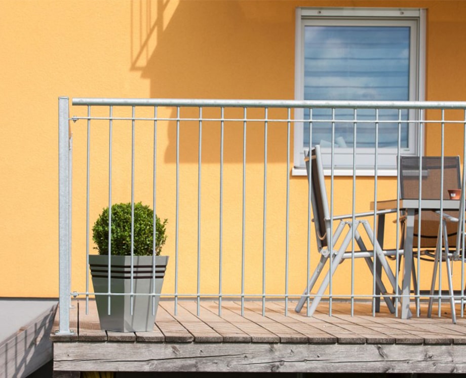 Gelaender Ancona mit Endpfosten auf Terrasse | Feuerverzinkt